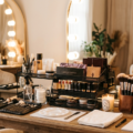 Daglig makeup-rutine der holder hele dagen